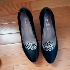 Kenneth Cole black leather heels size 8